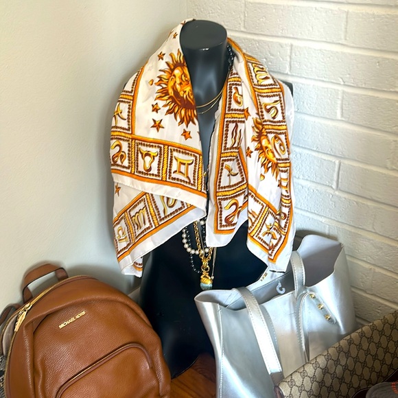 🌞VERSACE 100% Silk Celestial Sun & Astrology-Themed Cream and Gold Scarf - Picture 4 of 7